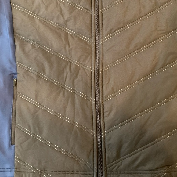 RUSSELL ACTIVE LIFE ZIP FRONT JACKET - SIZE L - NWT - Picture 9 of 9